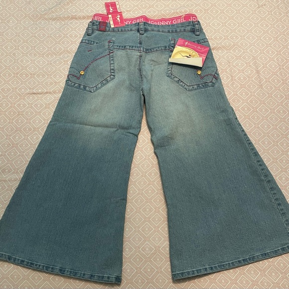 Jonny Girl size 9 NWT flare capris - Picture 2 of 5